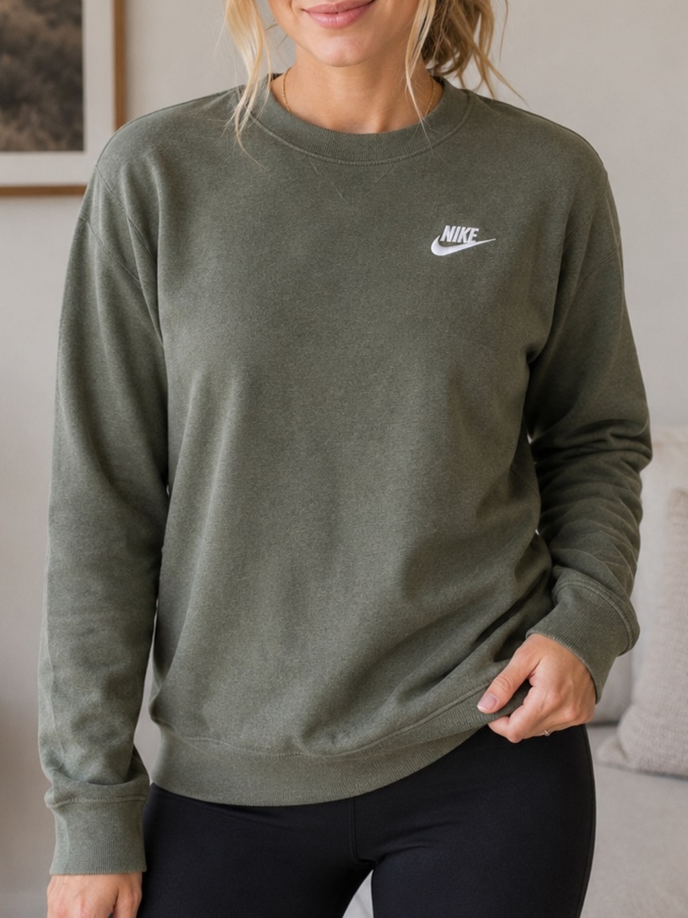 Nike Olive Green Fleece Crewneck Sweatshirt Women’s Medium Minimal Logo Pullover